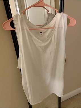 Old Navy Classic Women's White Sleeveless Top w/Gathered Back Accent